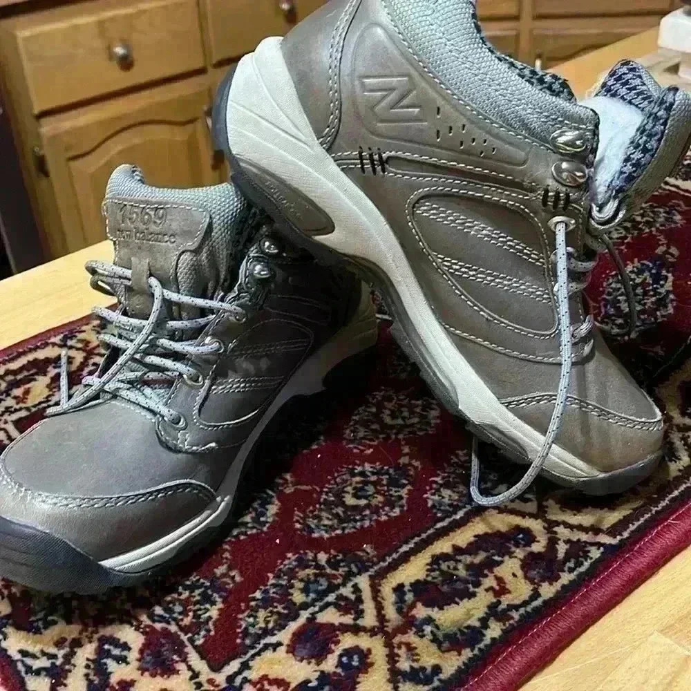 New balance women’s hiking boots. Size 8.5.